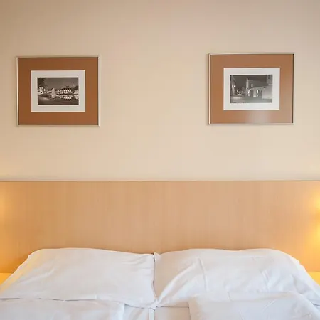 V Centru Hotel 3*