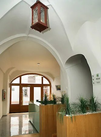 V Centru Otel 3*