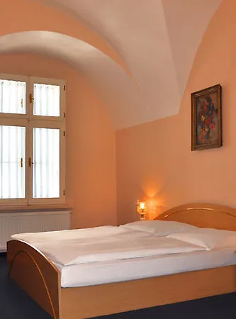 V Centru Otel 3*